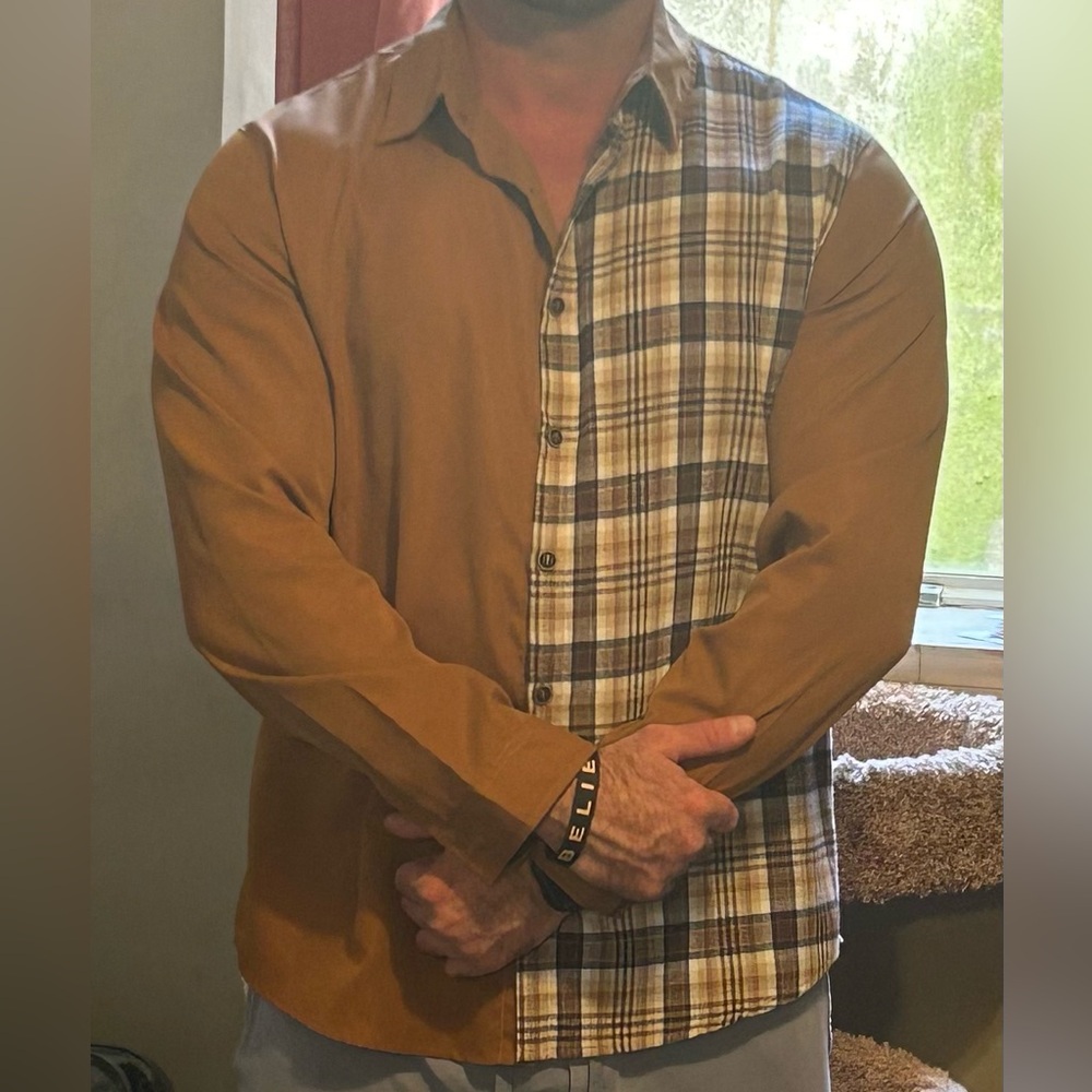 Lightweight long sleeve comfortable button up shirt. Never worn out / brand new.